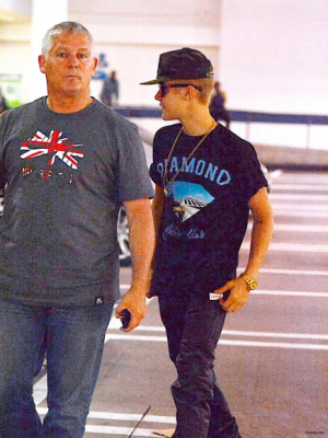 26.08 | Justin Bieber deixando o The Cheesecake Factory
