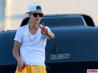 25.08 | Justin Bieber deixando o ensaio para a Believe Tour