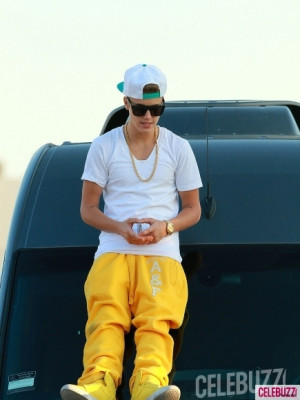 25.08 | Justin Bieber deixando o ensaio para a Believe Tour