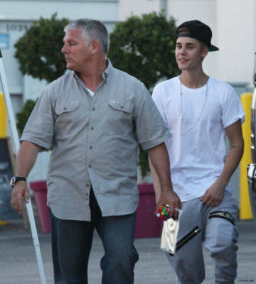 28.08 | Justin Bieber deixando o ensaio para a Believe Tour