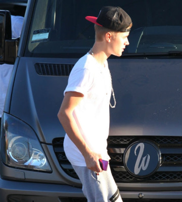 28.08 | Justin Bieber deixando o ensaio para a Believe Tour