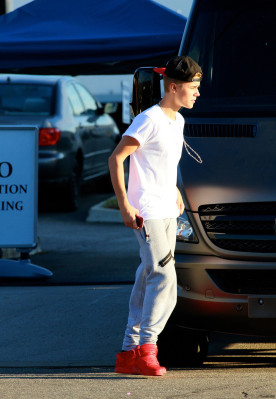 28.08 | Justin Bieber deixando o ensaio para a Believe Tour