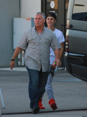 28.08 | Justin Bieber deixando o ensaio para a Believe Tour