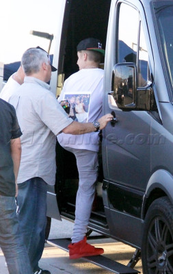 28.08 | Justin Bieber deixando o ensaio para a Believe Tour