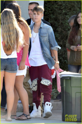 09.01 | Justin Bieber deixando ensaios para a Believe Tour