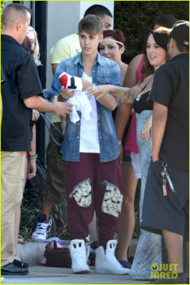 09.01 | Justin Bieber deixando ensaios para a Believe Tour