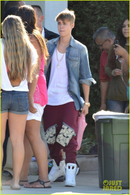 09.01 | Justin Bieber deixando ensaios para a Believe Tour