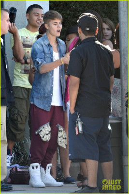 09.01 | Justin Bieber deixando ensaios para a Believe Tour
