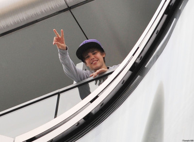 29.04 | Justin Bieber chegando em Paris