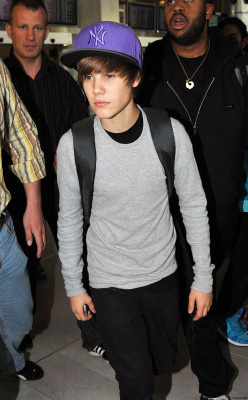 29.04 | Justin Bieber chegando em Paris