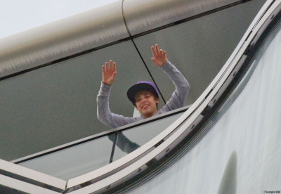 29.04 | Justin Bieber chegando em Paris