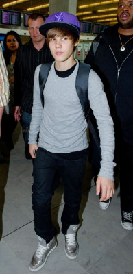 29.04 | Justin Bieber chegando em Paris