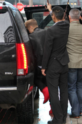 09.09 | Justin Bieber deixando seu hotel em Toronto