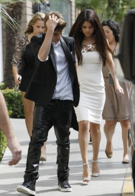 22.09 | Justin Bieber deixando a premiere de Hotel Transilvânia
