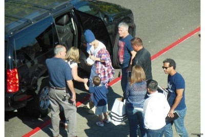 10.08 | Justin Bieber deixando a loja da Adidas