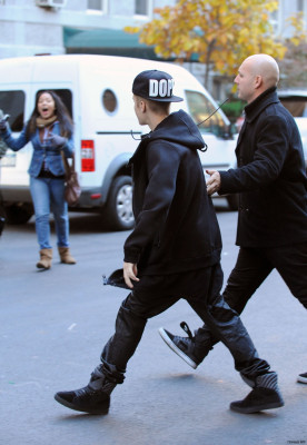 11.06 | Justin Bieber deixando ensaios do Victoria's Secret Fashion Show