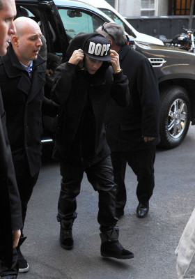 11.06 | Justin Bieber deixando ensaios do Victoria's Secret Fashion Show