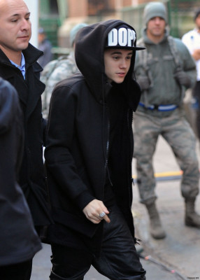 11.06 | Justin Bieber deixando ensaios do Victoria's Secret Fashion Show