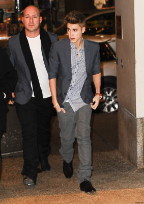 11.08 | Justin Bieber deixando espetáculo em Nova York