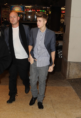 11.08 | Justin Bieber deixando espetáculo em Nova York
