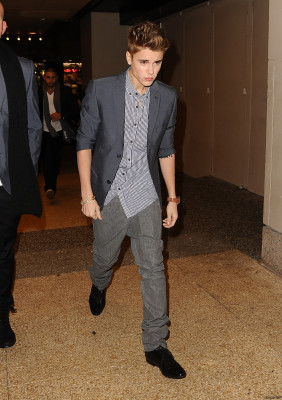 11.08 | Justin Bieber deixando espetáculo em Nova York