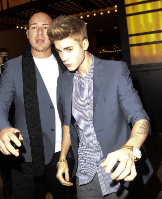 11.08 | Justin Bieber deixando espetáculo em Nova York
