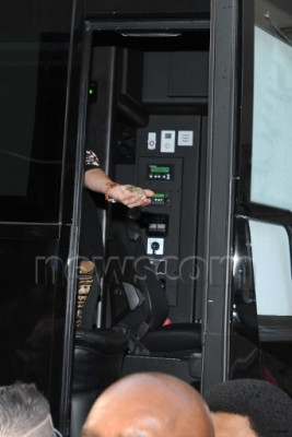 11.12 | Justin Bieber cumprimentando fãs em Nova York