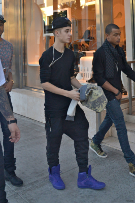 13.11 | Justin Bieber passeando em Los Angeles