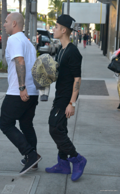 13.11 | Justin Bieber passeando em Los Angeles