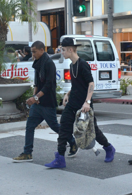 13.11 | Justin Bieber passeando em Los Angeles