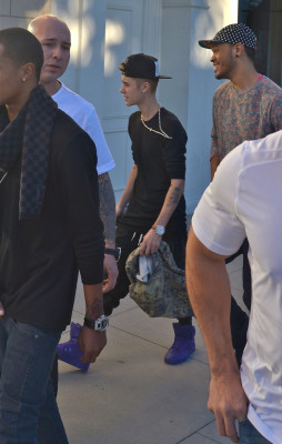 13.11 | Justin Bieber passeando em Los Angeles