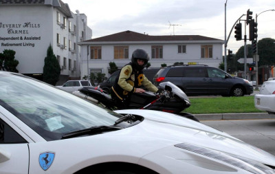 15.11 | Justin Bieber com sua moto em Los Angeles
