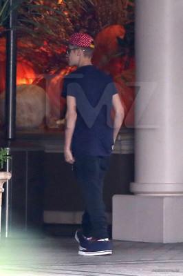 15.11 | Justin Bieber se encontra com Selena Gomez no hotel Four Seasons
