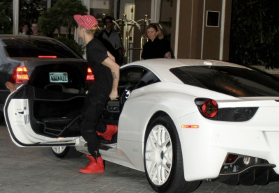 15.11 | Justin Bieber chegando no hotel Four Seasons, em Los Angeles