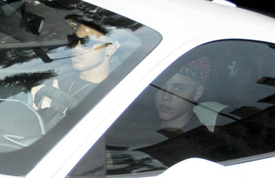 15.11 | Justin Bieber chegando no hotel Four Seasons, em Los Angeles