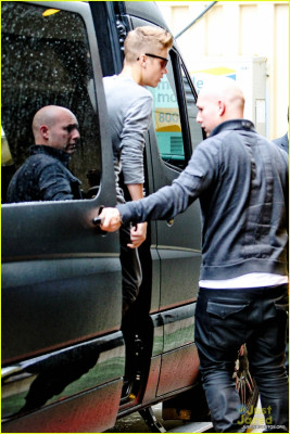17.11 | Justin Bieber chegando nos ensaios para o American Music Awards 2012
