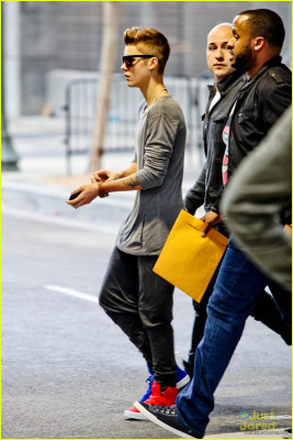 17.11 | Justin Bieber chegando nos ensaios para o American Music Awards 2012