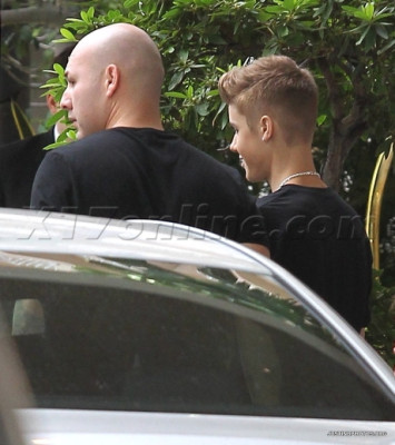 18.11 | Justin Bieber deixando o hotel Four Season