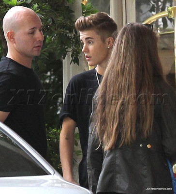18.11 | Justin Bieber deixando o hotel Four Season