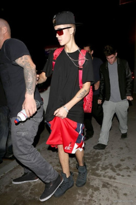 19.11 | Justin Bieber indo para o ginásio Equinox em Los Angeles