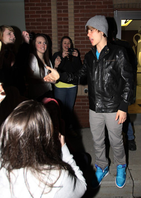 17.04 | Justin Bieber deixando o Juno Awards