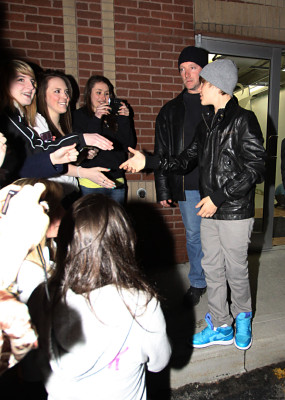 17.04 | Justin Bieber deixando o Juno Awards