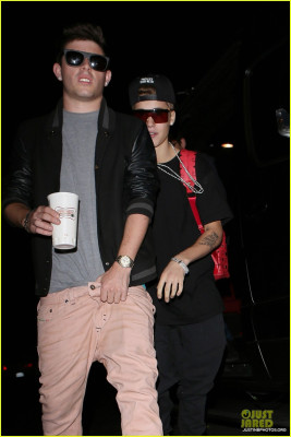19.11 | Justin Bieber chegando no restaurante Benihana