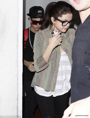 19.11 | Justin Bieber chegando no restaurante Benihana