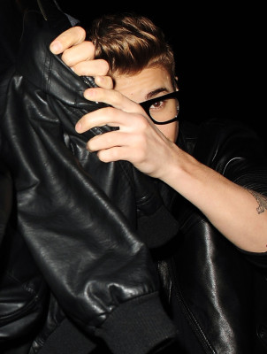 27.11 | Justin Bieber chegando no restaurante Asselina