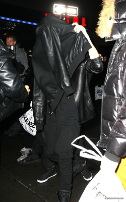 27.11 | Justin Bieber chegando no restaurante Asselina