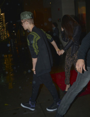 12.02 | Justin Bieber e Selena Gomez deixando o WolfGang’s Steakhouse