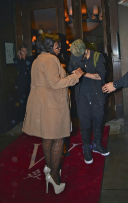 12.02 | Justin Bieber e Selena Gomez deixando o WolfGang’s Steakhouse