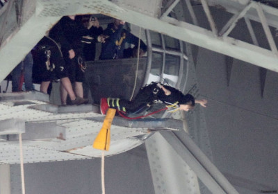 28.04 | Justin Bieber pulando de Bungee Jumping