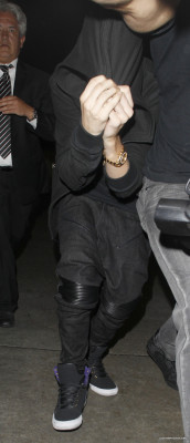 12.04 | Justin Bieber deixando posto de gasolina em LA